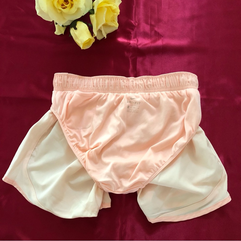 ⭐️NEW⭐️Nike Women Running Shorts - Picture 4 of 6